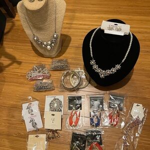 Elegant Silver and Crystal Necklace Set